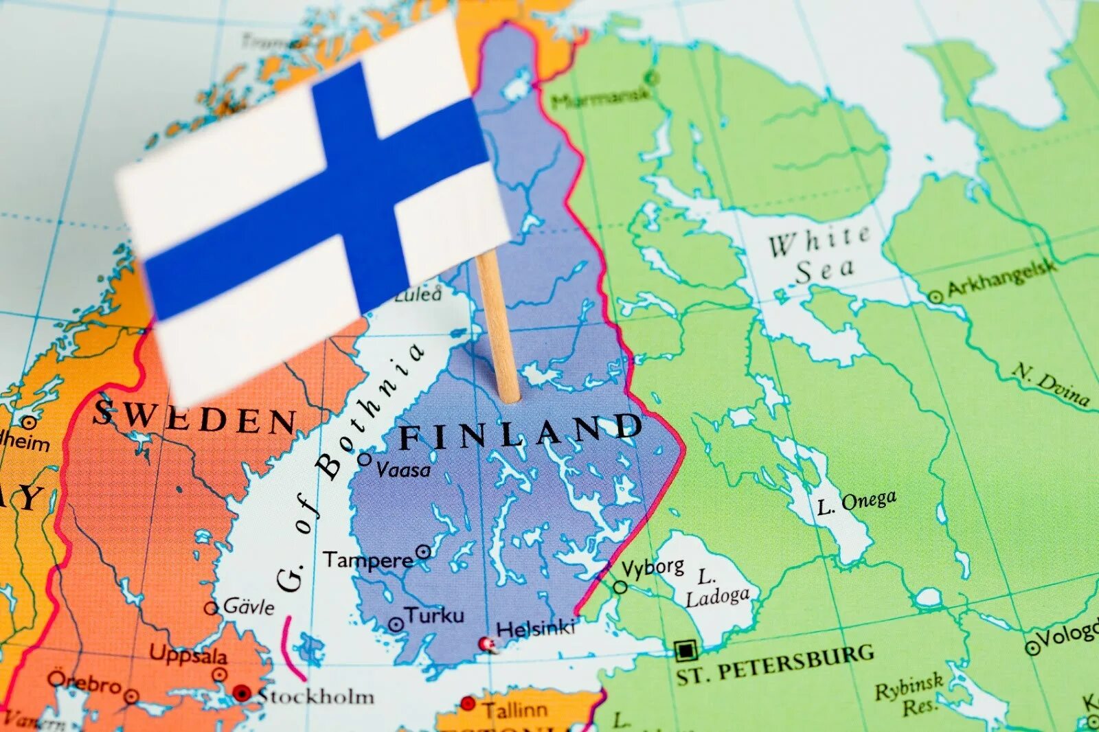 Граница России и Финляндии на карте. Расположение Финляндии на карте. Географическое положение Финляндии на карте.
