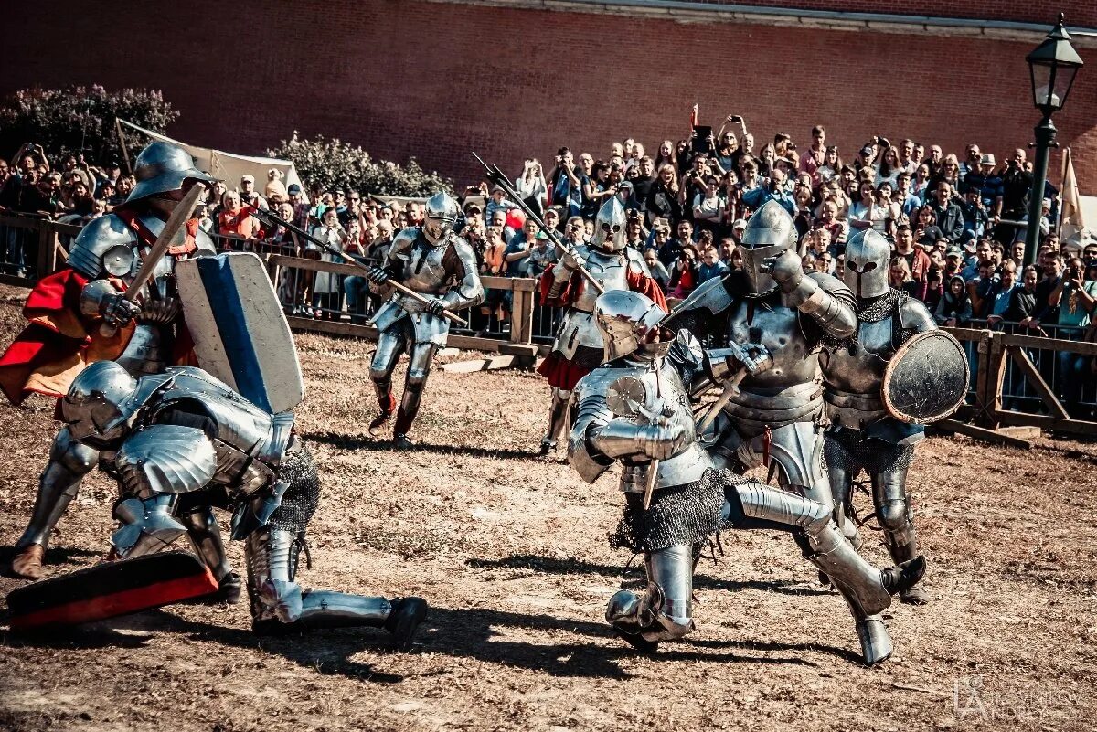 Средневековый турнир рыцарей. Джонатана уолстенхолма «рыцарский турнир». Турнир святого георгия 2022. Рыцарский поединок. Поединок класс.