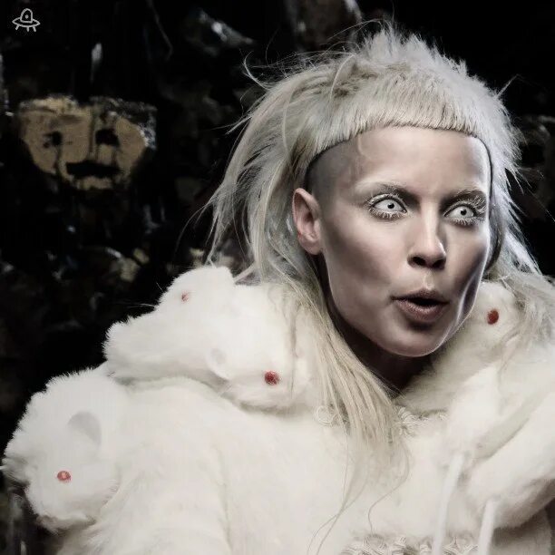 Die antwoord сын. Die antwoord солистка. йоланди фиссер. йоланди фиссер rich. die antwoord йоланди.