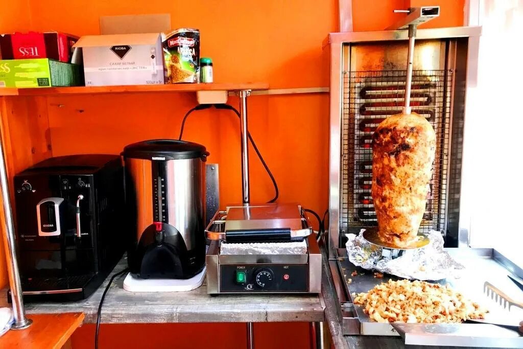 Шаурма фото. Продается шаурма. Витрина для шаурмы. Гриль для шаурмы. Точка бизнес для шаурмы.