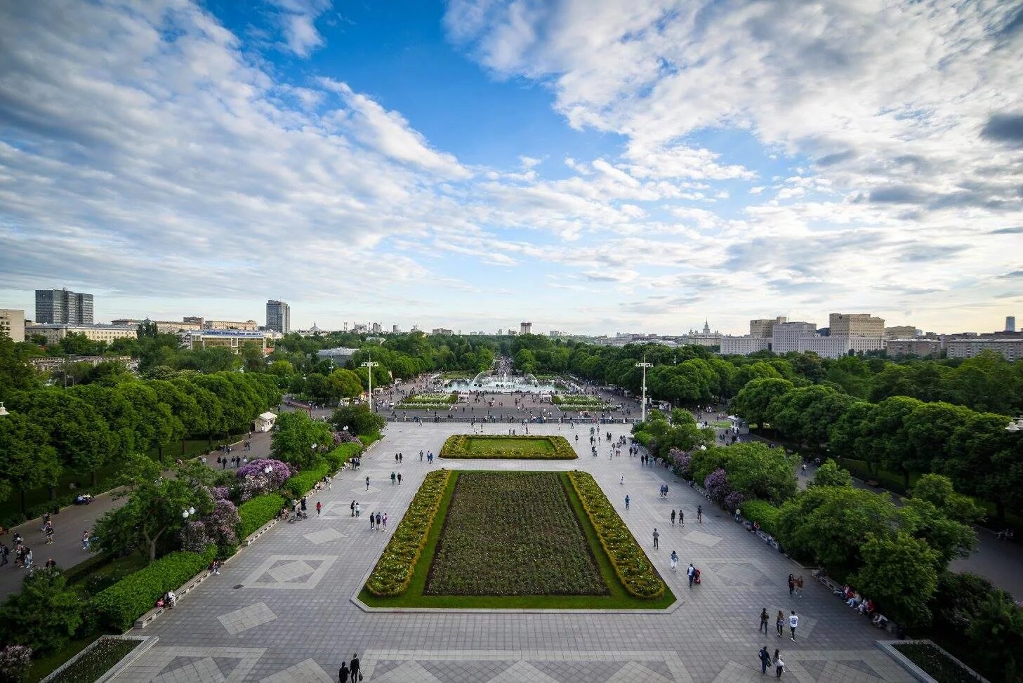 Парк Горького Москва. Ленинская площадь парк Горького. Парк Горького Москва смотровая площадка. Парк Горького Москва с высоты. Парк горького 24