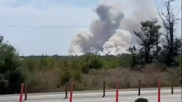 Новости крым бомбят. Взрыв в Межводном. Взрывы в Крыму. Два взрыва в Крыму. Взрыв в Джанкое.