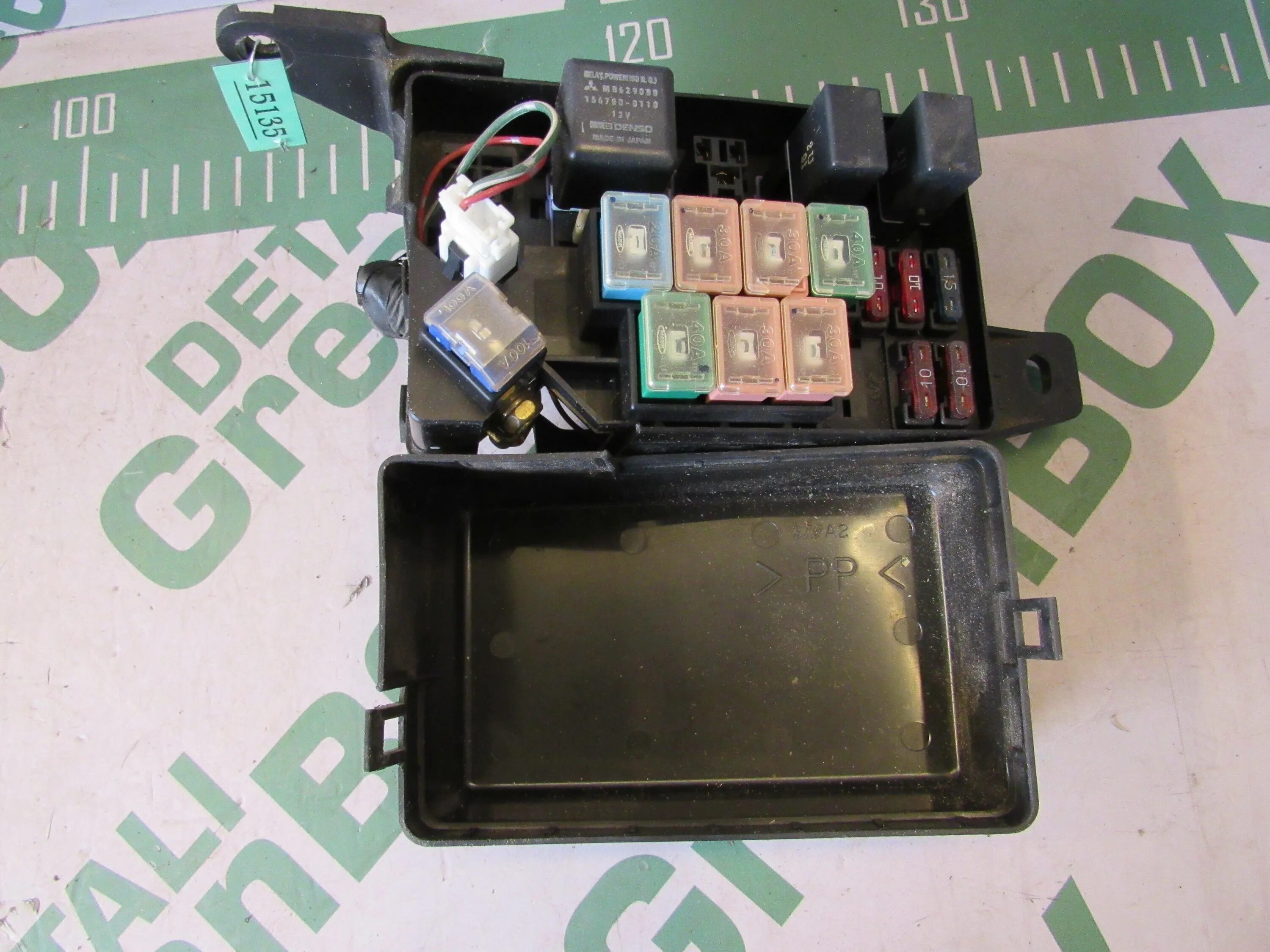 Предохранители монтеро спорт. Паджеро спорт предохранитель 40а артикул. Блок предохранителей Митсубиси Паджеро 3 3.2 дизель. Предохранители Монтеро 3. Предохранители Митсубиси Паджеро 3 3,2.