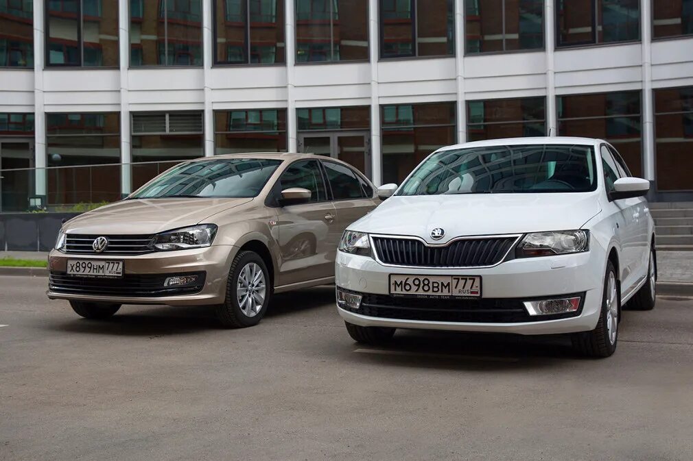 Volkswagen octavia. Шкода Рапид и Фольксваген поло. VW Polo Skoda Rapid. Фольксваген Шкода Рапид.