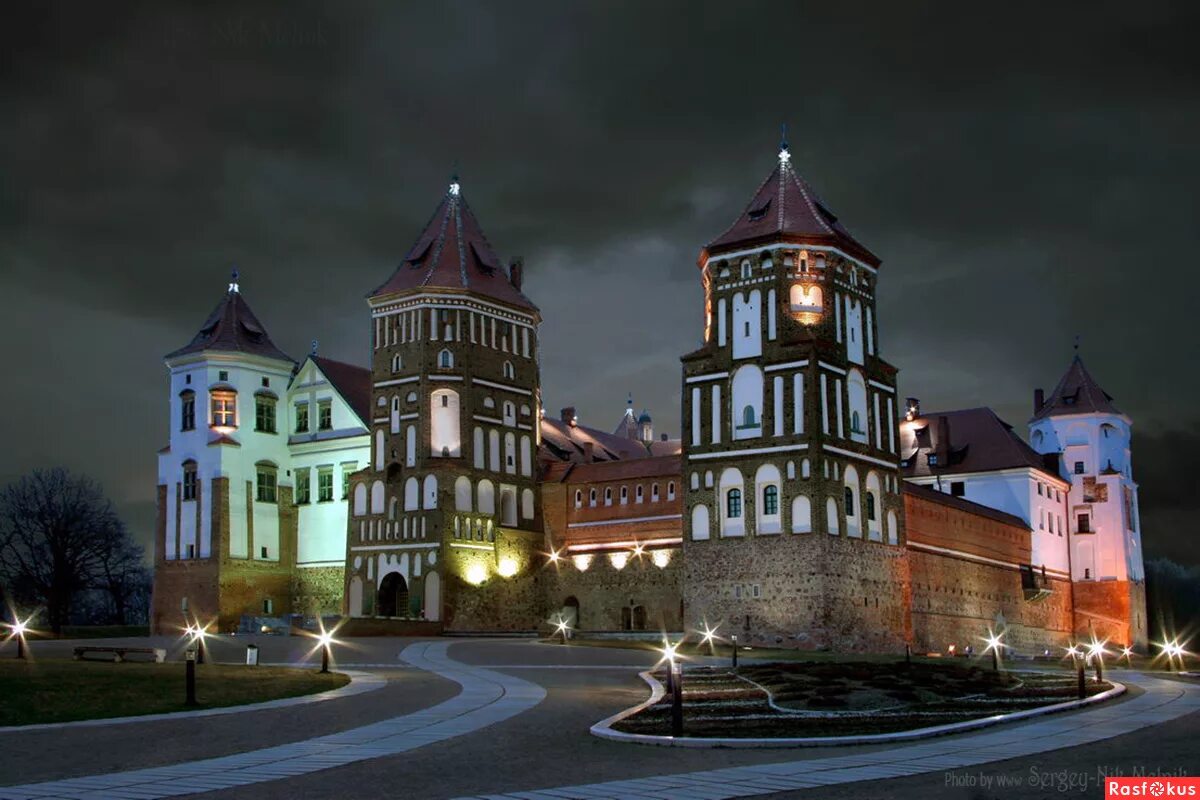 Город замки беларусь. Город замки беларусь. Мирный замок в белоруссии. Замковый комплекс мир беларусь. Мирский замок гродно.
