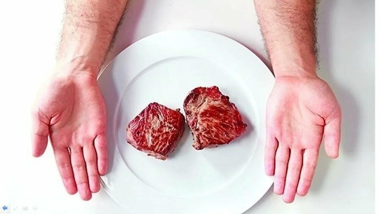 Let meat. Маленькая порция еды. Порция мяса.