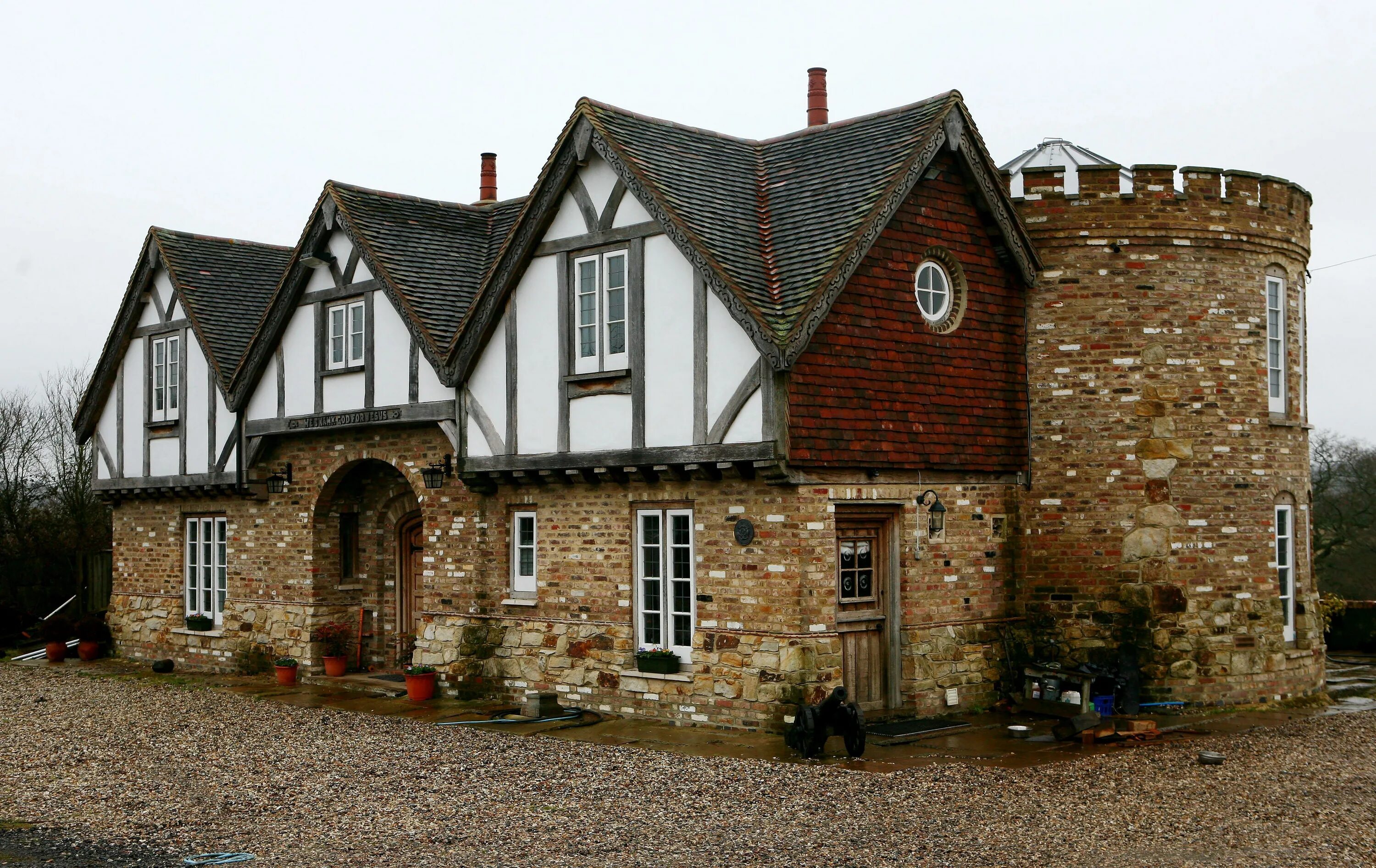 Фахверковые постройки в англии. Норманская хижина. Французская деревня ле пульдю. Вековой дома. Фахверковые дома средневековой германии.