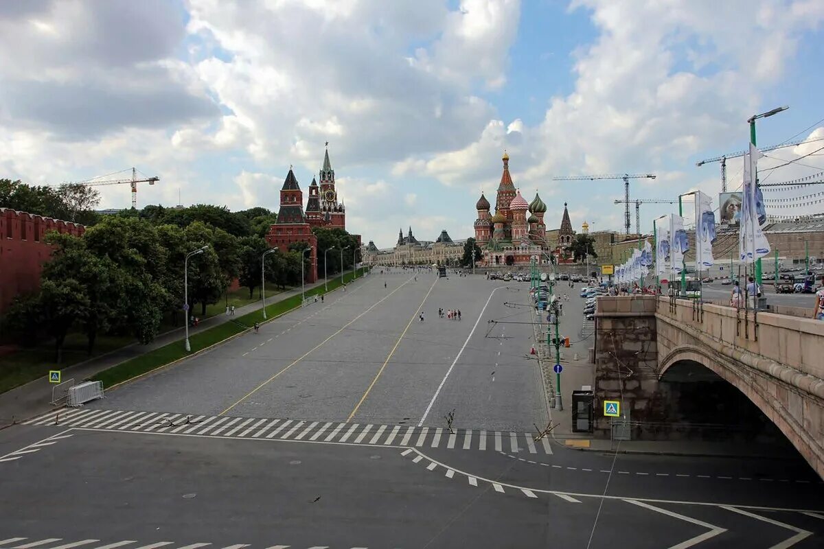 москва улицы кремль. кремль улица. красная площадь архитектура. никольская улица в москве около красной площади. кремль улица.