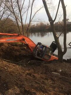 Утонувшие экскаваторы
