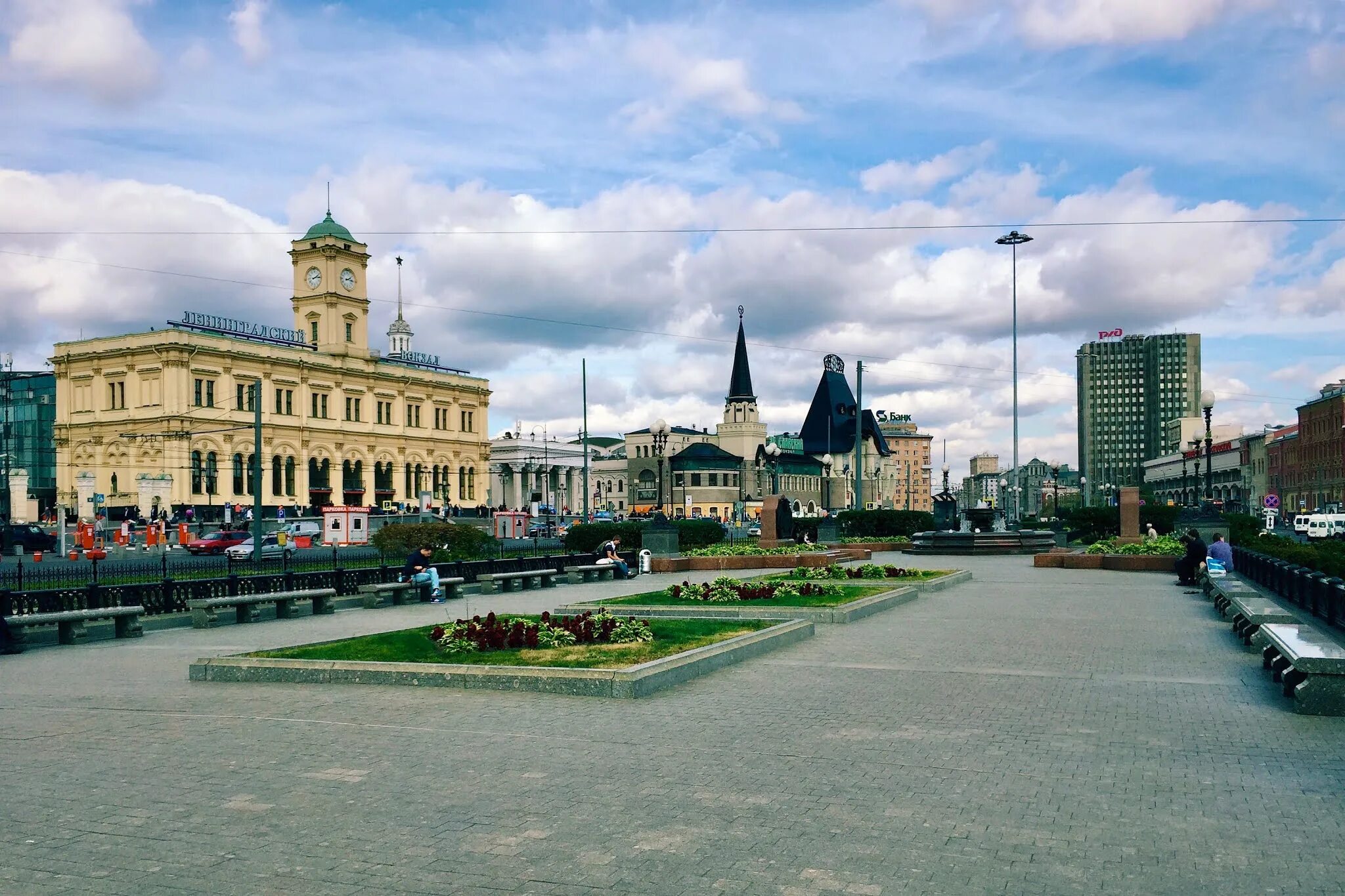 Московские 3 вокзала. Площадь 3 вокзалов в Москве. Комсомольская площадь Москва. Комсомольская площадь Москва вокзалы. Каланчевская площадь трех вокзалов.