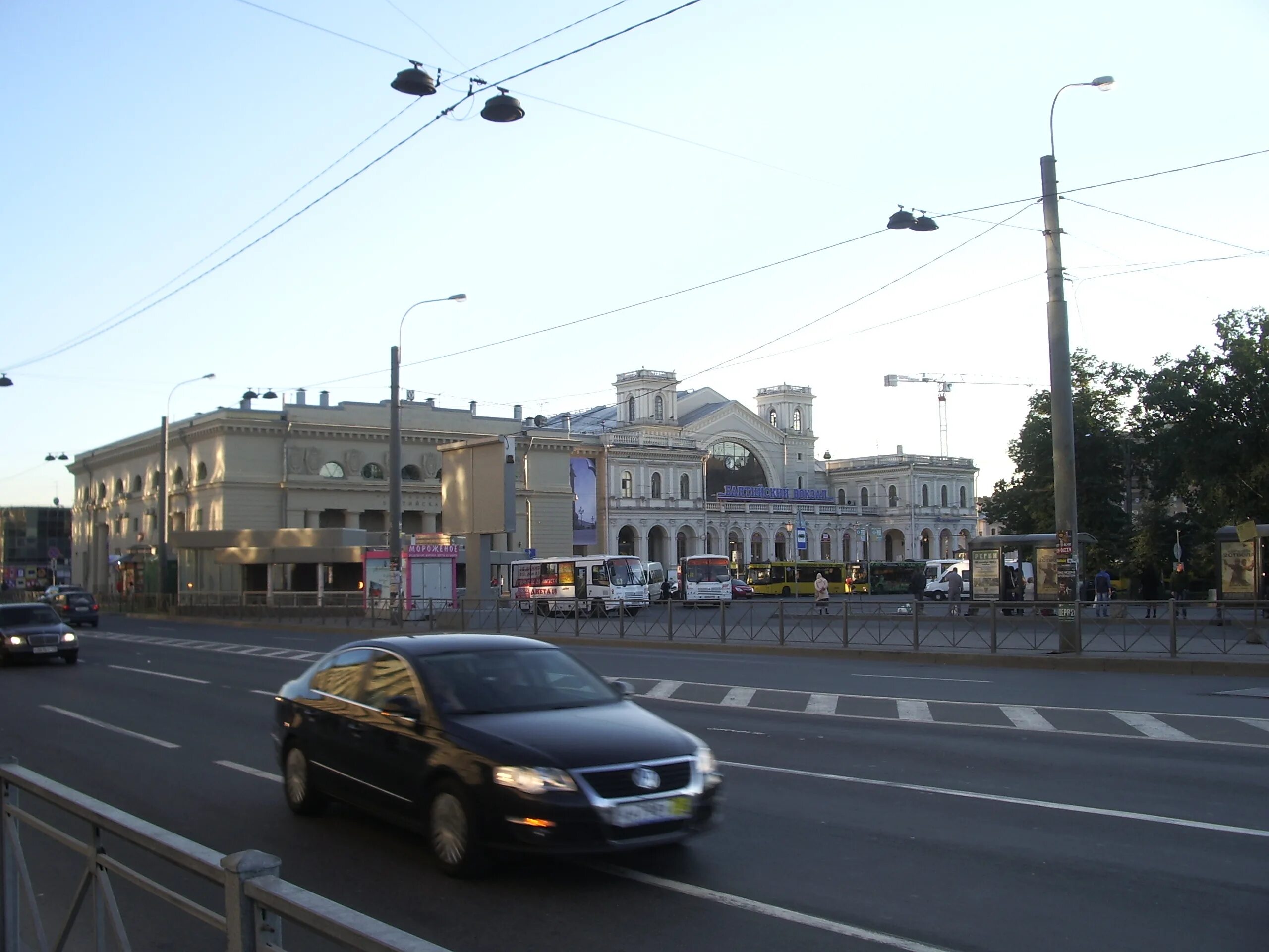 Кракау балтийский вокзал. Площадь балтийского вокзала санкт-петербург. Балтийская санкт петербург площадь балтийского вокзала. Здание балтийского вокзала кракау. Парковка на площади балтийского вокзала.