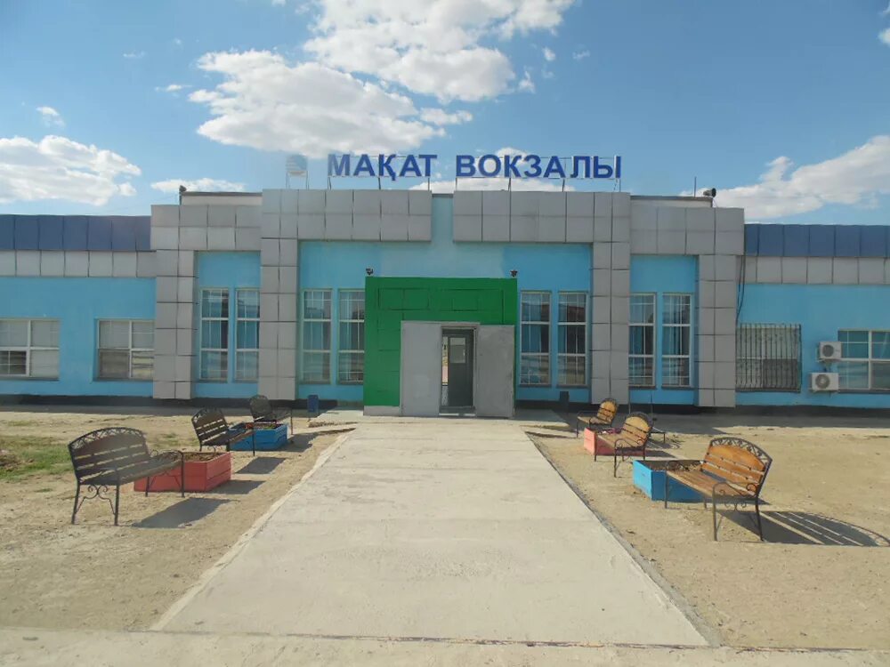 Железнодорожный вокзал в актюбинске. Атырау город в казахстане жд вокзал. Жд атырау. Жд атырау. Уральск вокзал внутри.