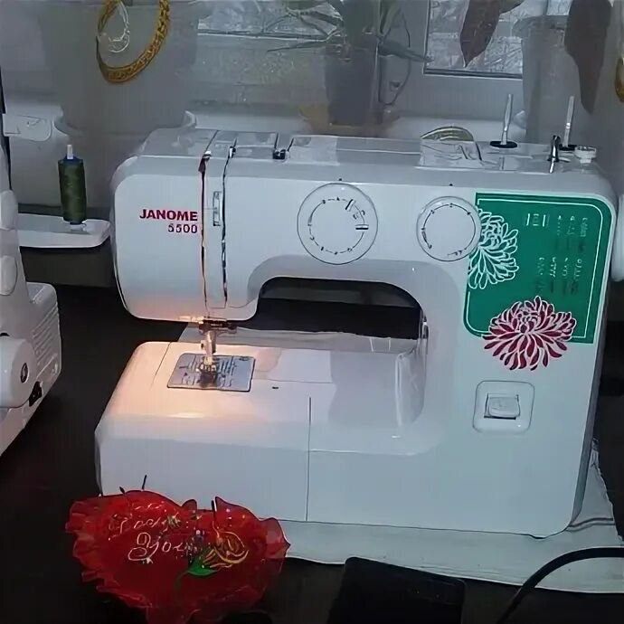 Швейная машина janome маленькая. Janome 5500 швейное. Швейная машина janome 5500. Швейная машинка janome за 499000тыс. Janome 5500 швейное.