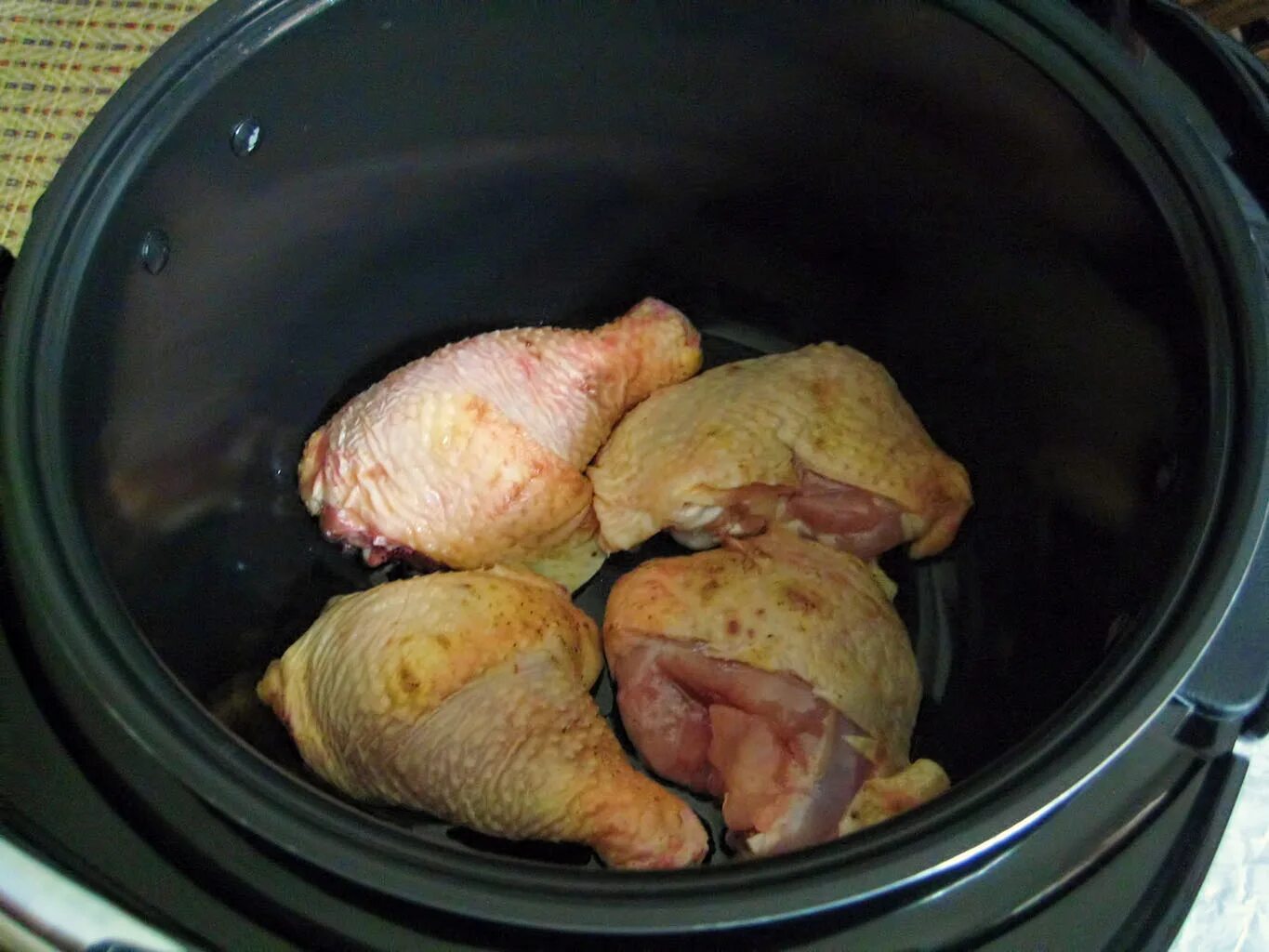 Приготовление курицы в мультиварке рецепты. Мультиварка курица. Курица в мультиварке. Куриные голени в мультиварке. Курица из мультиварки.