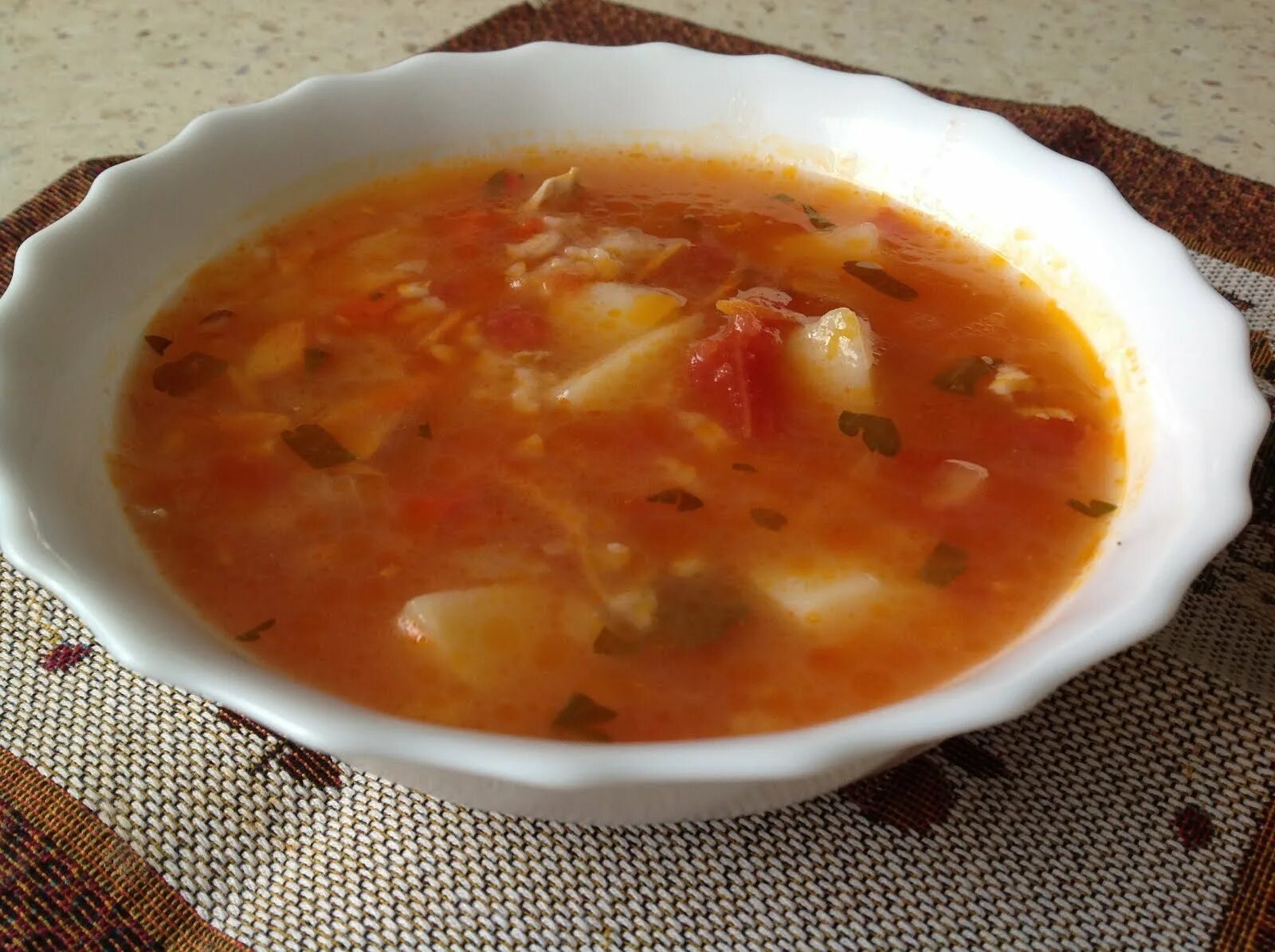 острый куриный суп. бразильский куриный суп. грузинский суп яхни. китайский куриный суп. харчо из свинины.
