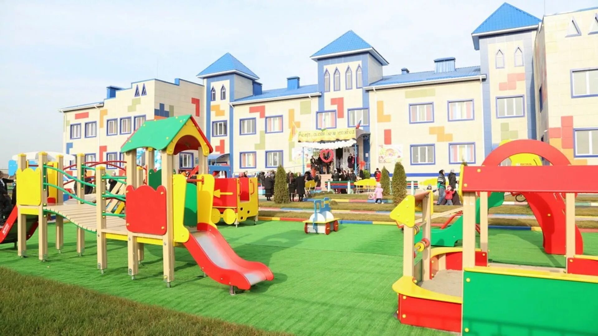 Какой хороший детский сад. Детский сад Ингушетия. Красивый детский сад. Детский сад будущего. Детская площадка в садике.