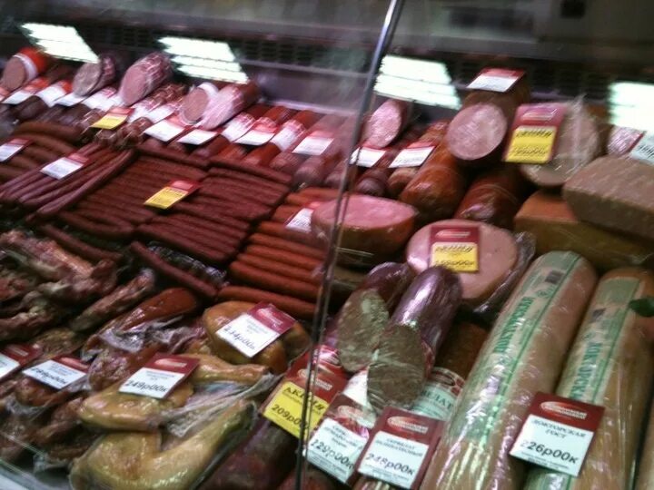 Великолукский магазины спб каталог. Магазин мяса колбас великолукский мясокомбинат. Великолукский мясокомбинат ассортимент продукции. Великолукские ассортимент. Великолукский мясокомбинат грудинка.