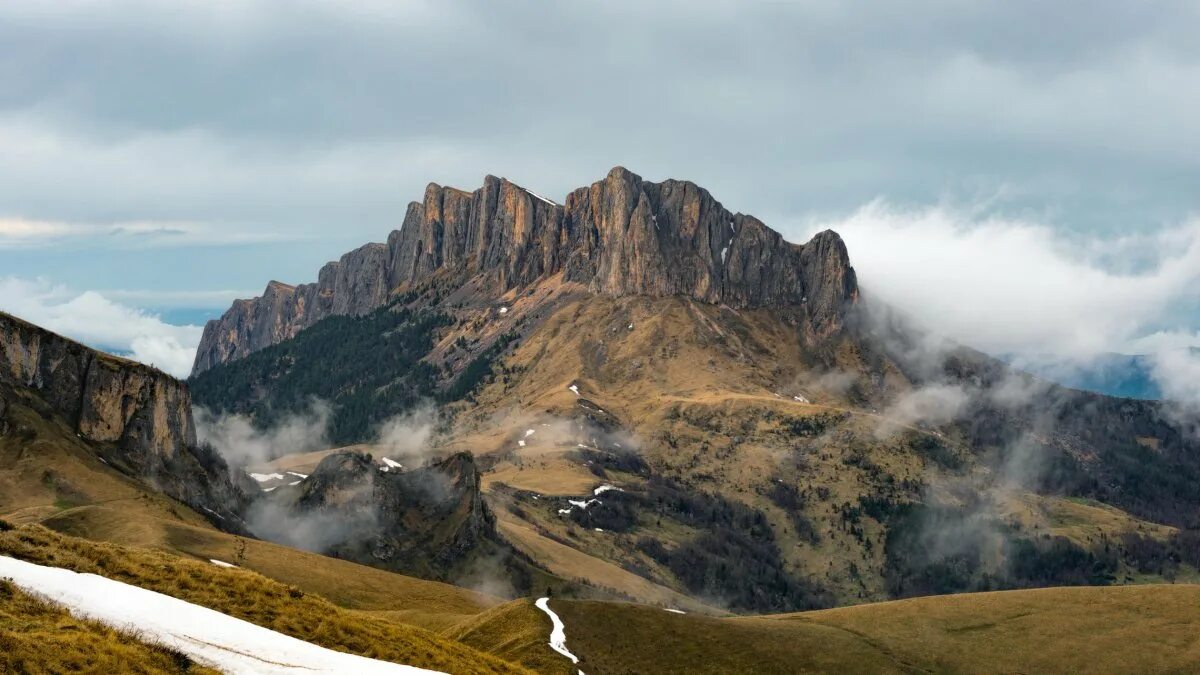 Тре чиме ди лаваредо, италия. Три вершины лаваредо. Тре-чиме-ди-лаваредо пещеры. Красноярский край гора три медведя. Гора три сестры (драй швестерн).
