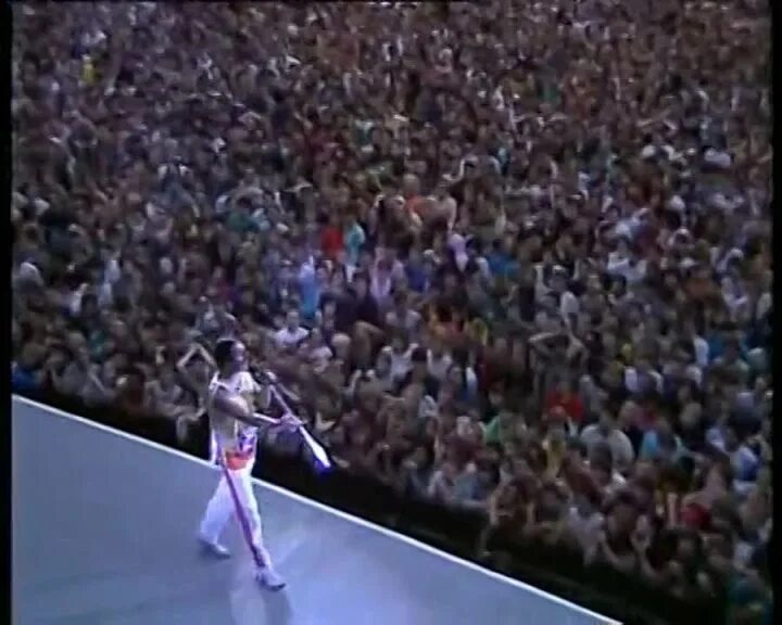 Квин стадион. Группа Квин Уэмбли. Концерт Квин на стадионе Уэмбли 1986. Концерт Фредди Меркури на стадионе Уэмбли 1986.