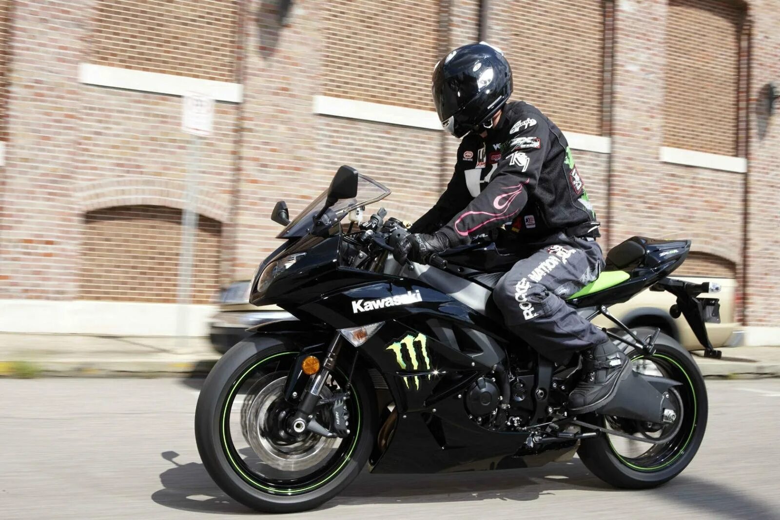 Кавасаки ниндзя zx6r 2009. Kawasaki ZX-6 Ninja 2009 Monster Energy. Kawasaki Ninja ZX-6r 2009. Kawasaki МОТОНИНДЗИ.