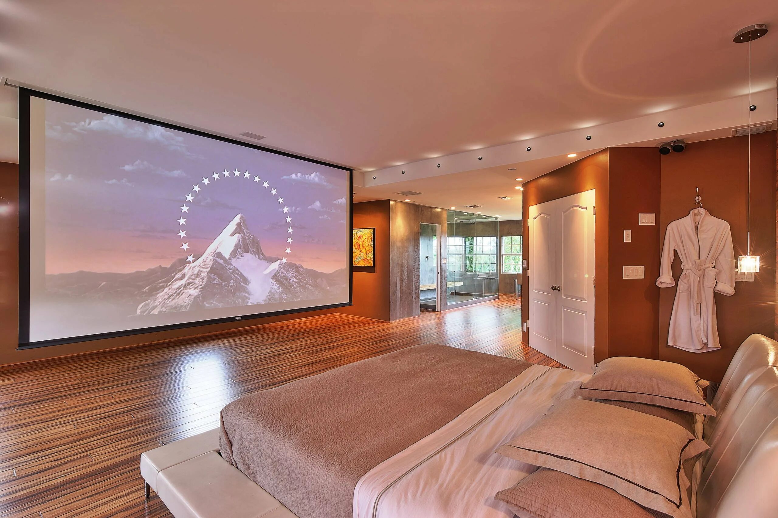Телевизор в спальне. Спальня мечты. Красивая комната. Проектор в спальне. My room tv