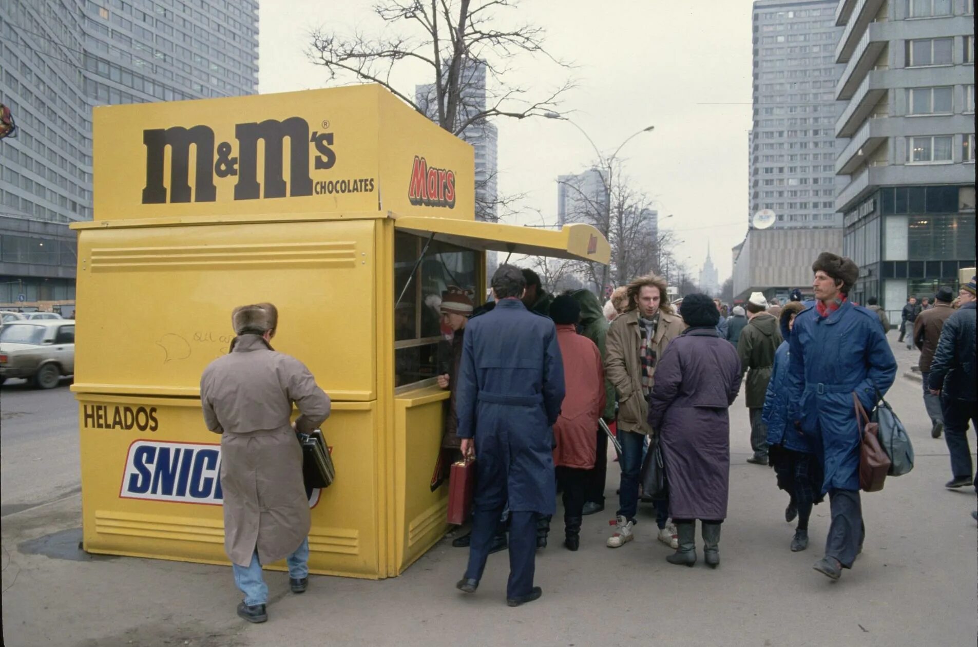 Ларьки России 90е. Москва ларьки 90е. Ларьки Москвы в 1993. Ларьки из 90х в Кузьминках.