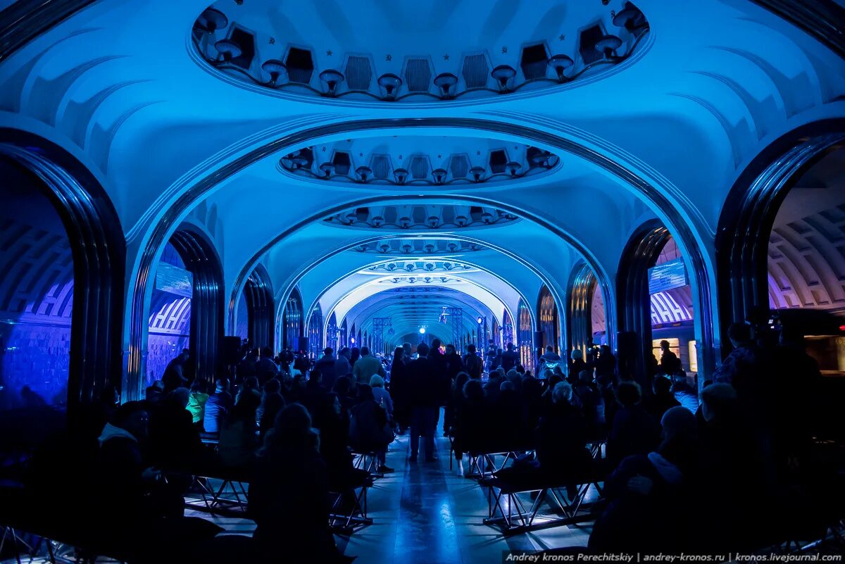 Ларкина лидия метрополитен. Концерт в московском метро. Станция метро маяковская. Свадьба на станции метро маяковская. Метро маяковского.