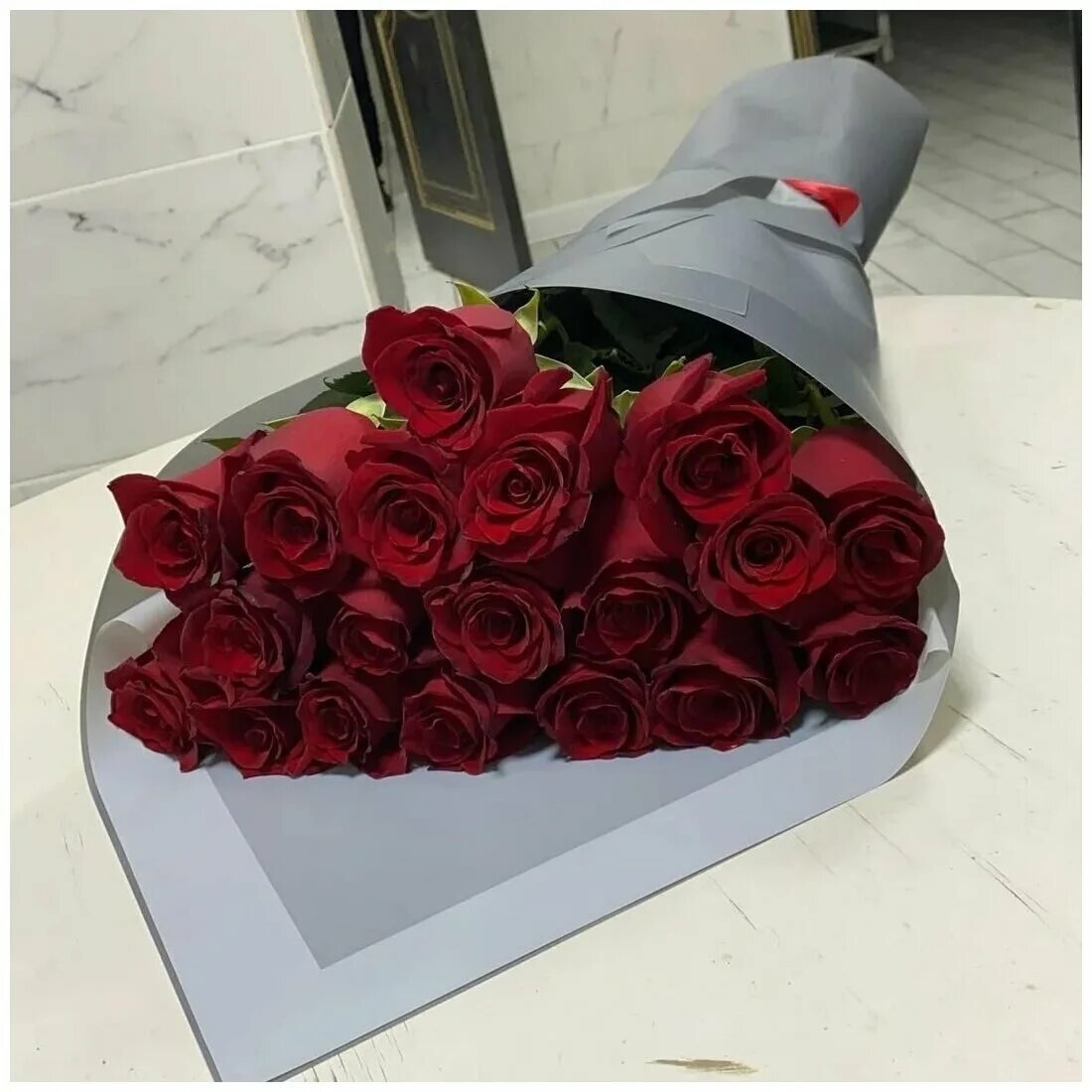 светок алмира. атырау цветок. цветы атырау. букет из разноцветных роз. цветы атырау.