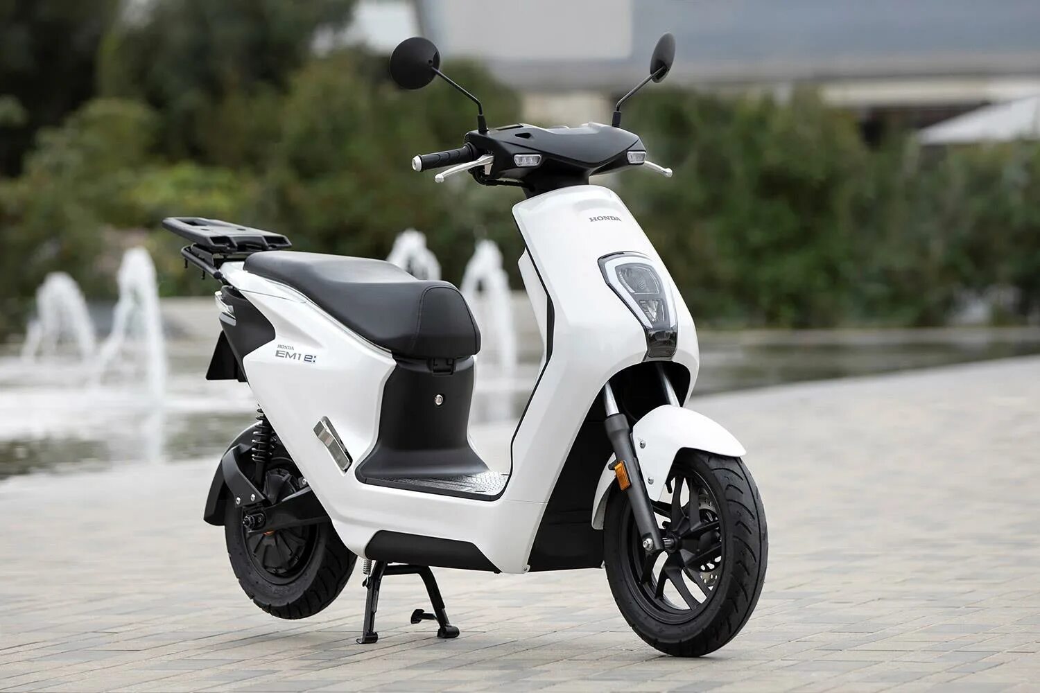 Honda Electric. Honda today скутер. Honda электромобиль 2023. Uni one Honda. Скутер 2023 года