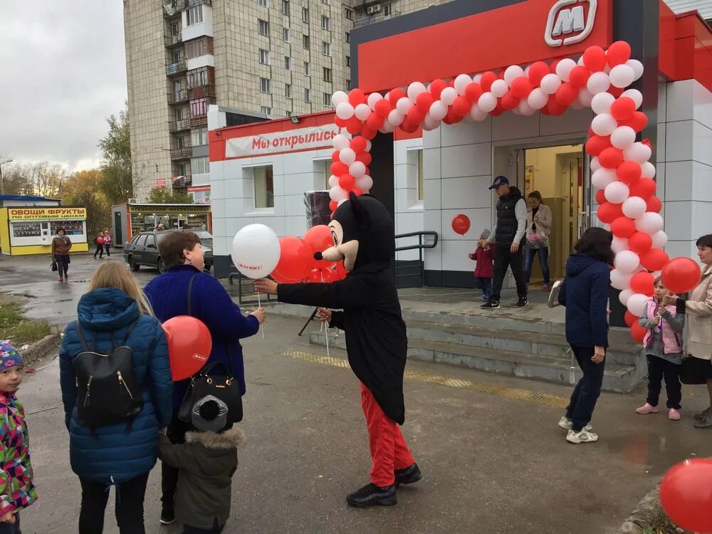 Когда открылся магазин. Открытие магазина. Магнит открытие. Открытие магазина магнит. Открывающиеся магниты.