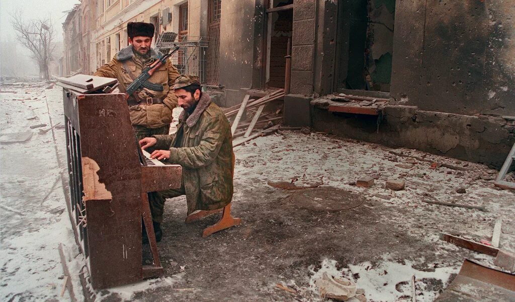 Чеченские боевики в грозном 1994. Штурм грозного 1995 солдаты. Первая чеченская кампания 1994-1996. 1 чеченская даты. 1 чеченская даты.