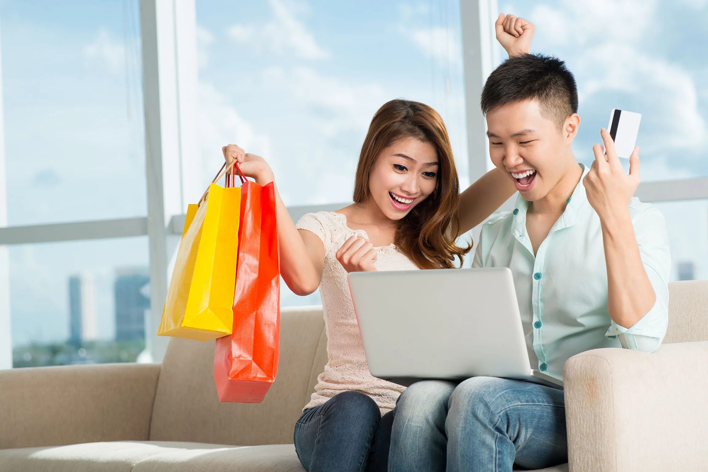 Радость от покупки. Счастье от покупок. Покупки в интернете. Китайцы в интернете.