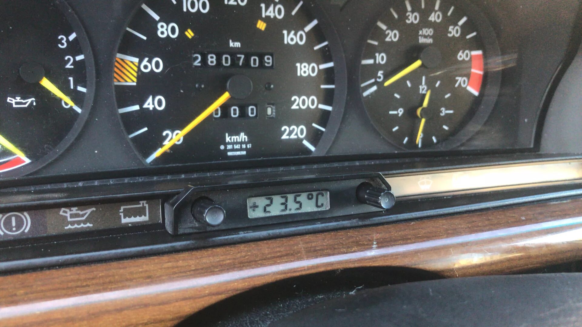 Рабочая+температура+двигателя+на+mercedes+w210. Опция 240 w124. Мерседес 124 102 мотор рабочая температура. Стрелка температуры mercedes 124. Стрелка температуры мерседес.