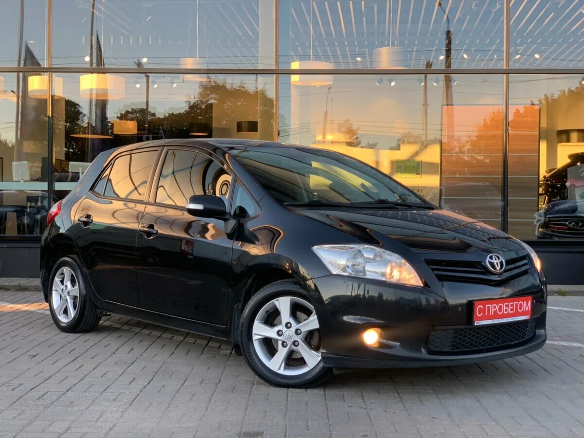 тойота аурис 2011 года