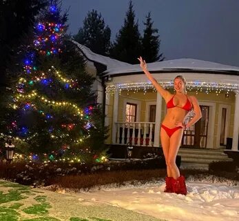 Фото Анастасии Волочковой Под Елочкой.