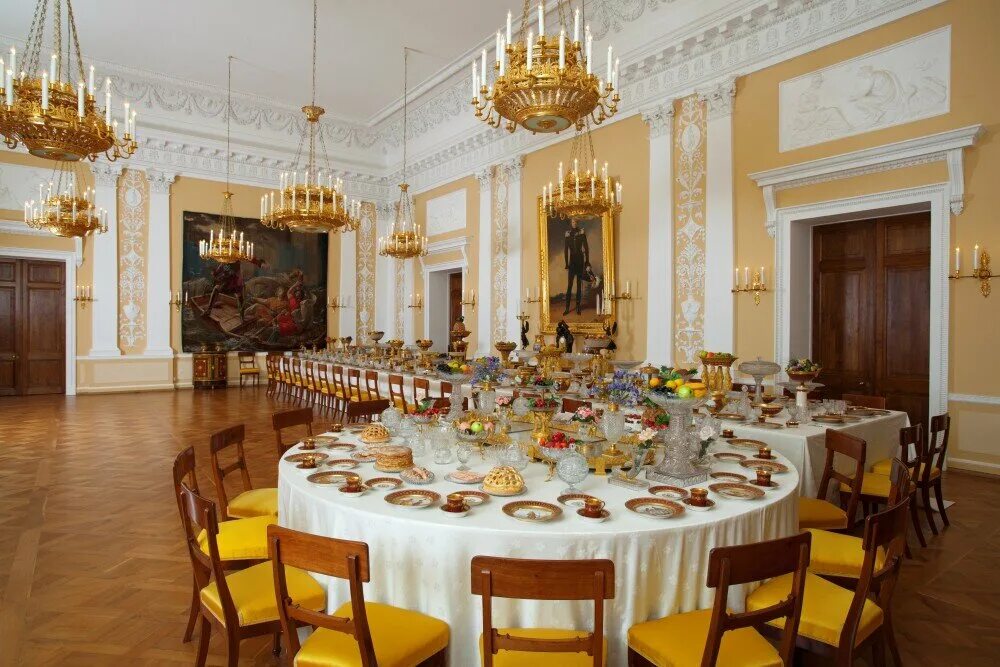 Екатерининский корпус в Петергофе