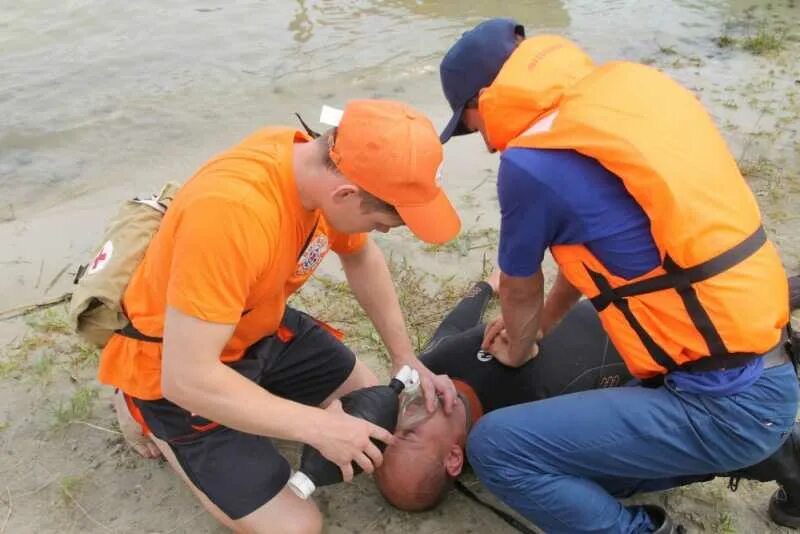 Оказание первой неотложной помощи. Несчастные случаи на производстве. Спасение и оказание первой помощи пострадавшим. Обморок. Медики в чрезвычайных ситуациях.