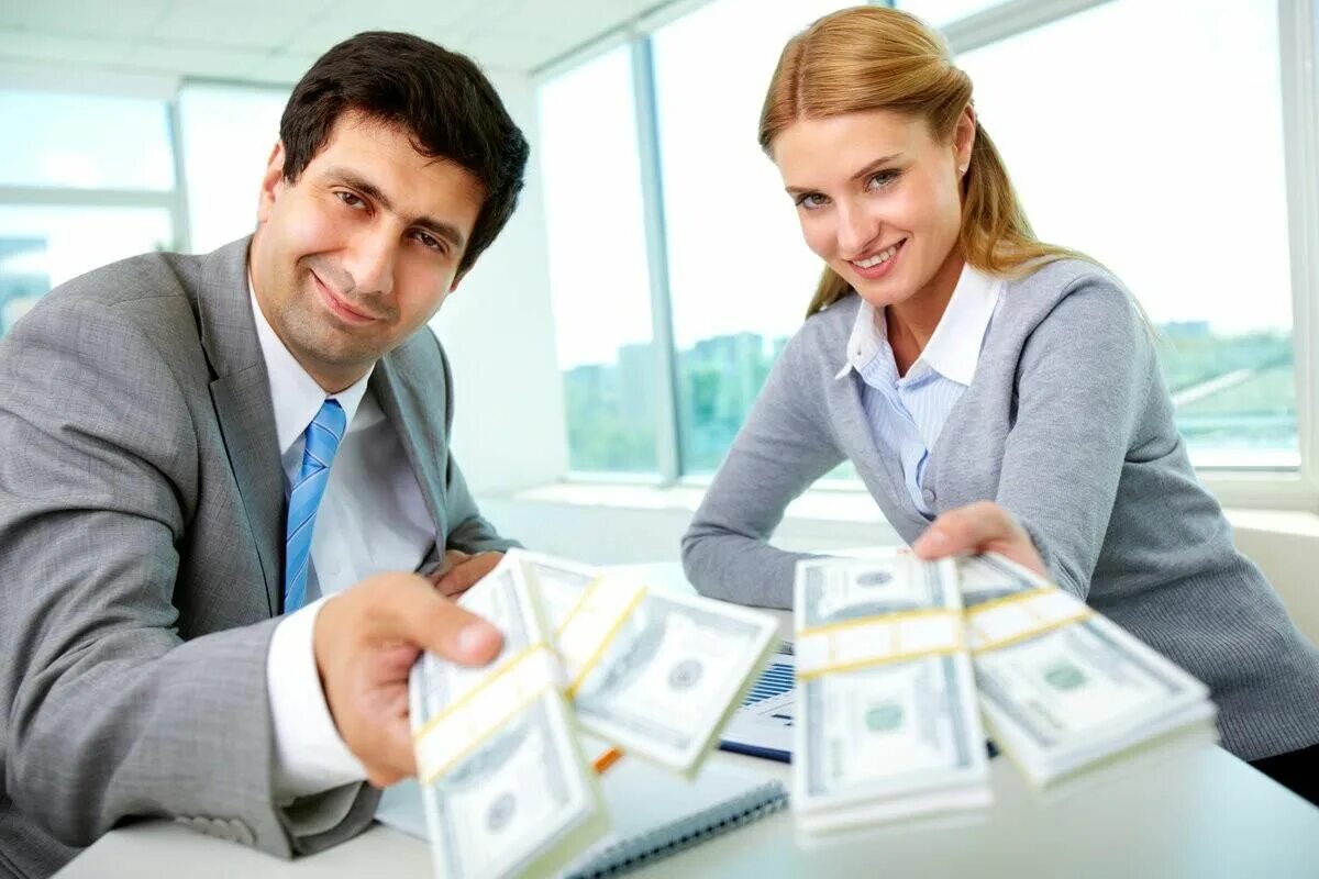 Сотрудник банка. Банковский работник. Покупатель с деньгами. Сотрудник и клиент. Сбербанк сотрудники.