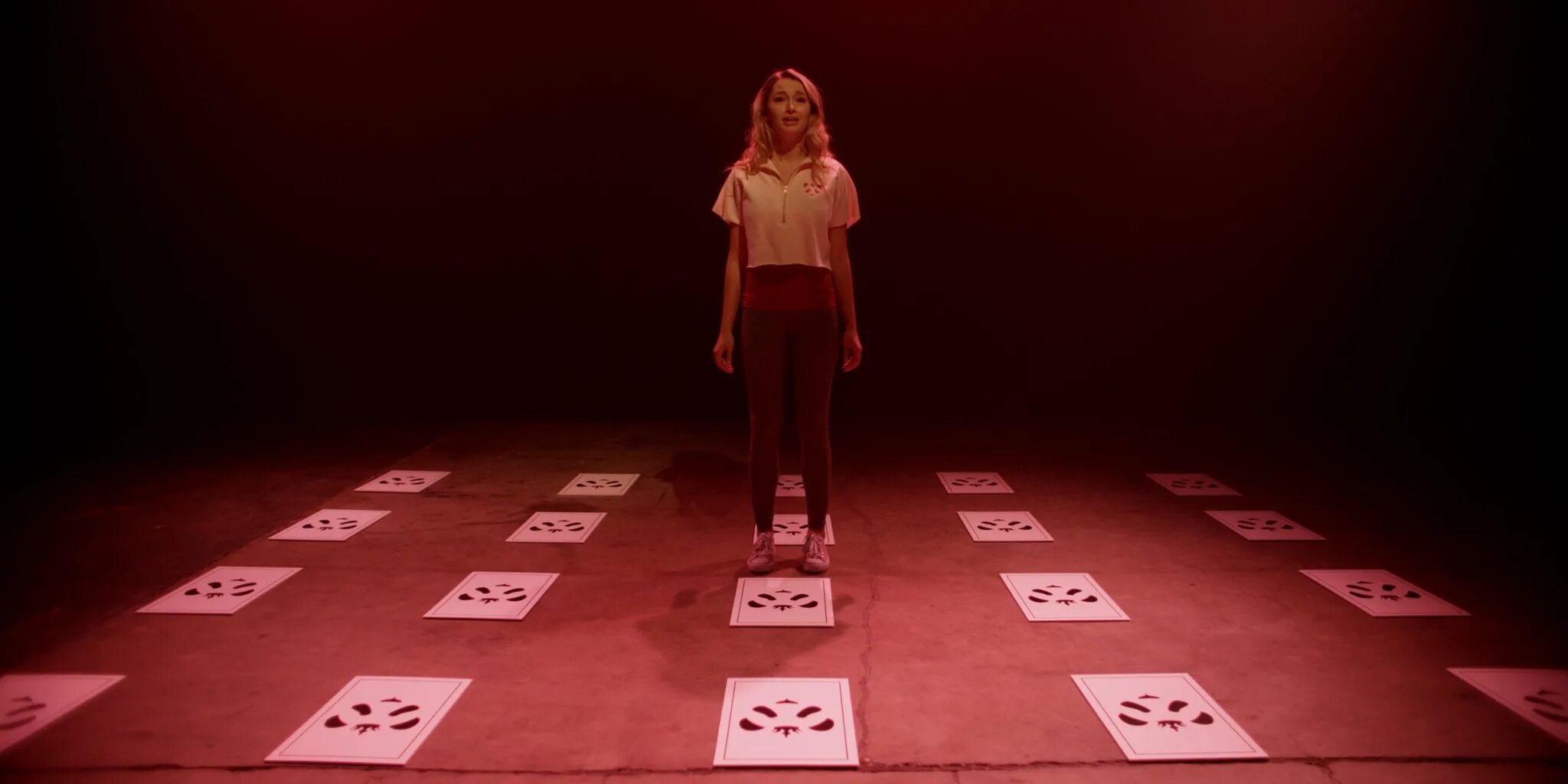 За стеклом 1987. Эксперимент за стеклом funhouse 2019.