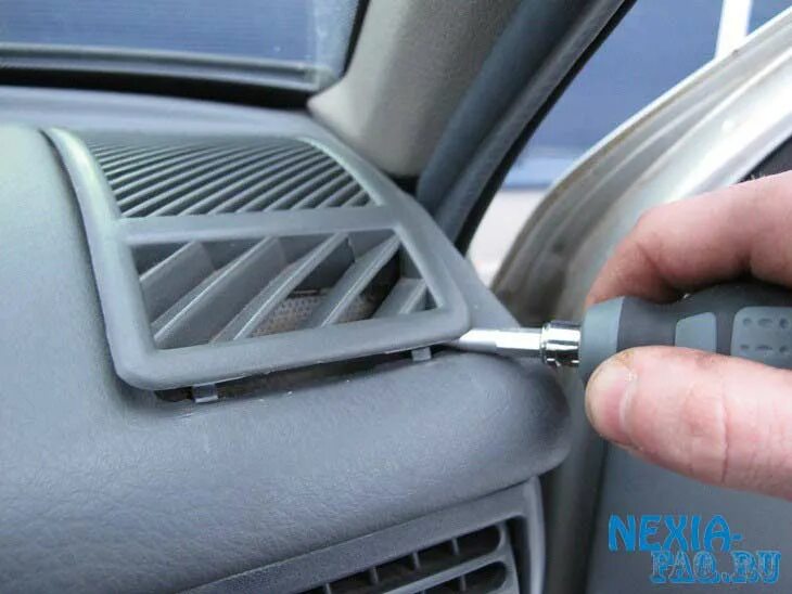 Протяжка силовых проводов, установка предохранителя - Ford Focus III Hatchback, 