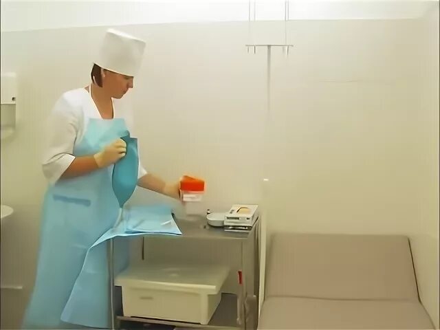 Девушке делают клизму видео