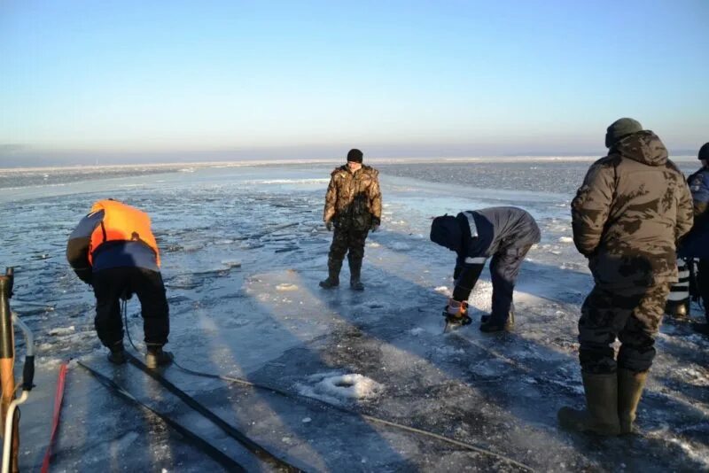 Утонул снегоход на Волге. ЧП на Волге Юрьевец. Авария на Волге Юрьевец снегоход. Утонули на ие