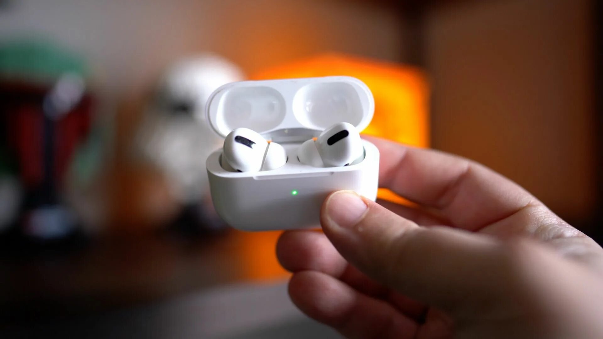 Airpods пропадает звук. Apple AIRPODS. Apple AIRPODS Pro. AIRPODS Pro 2. AIRPODS Pro 2 2022.