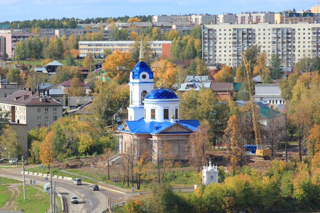 Телефоны добрянка пермский край. Храм Рождества Пресвятой Богородицы Добрянка. Церковь в Добрянке Пермский край. Храм Митрофана в Добрянке Пермский край. Церковь Рождества Пресвятой Богородицы Пермь.