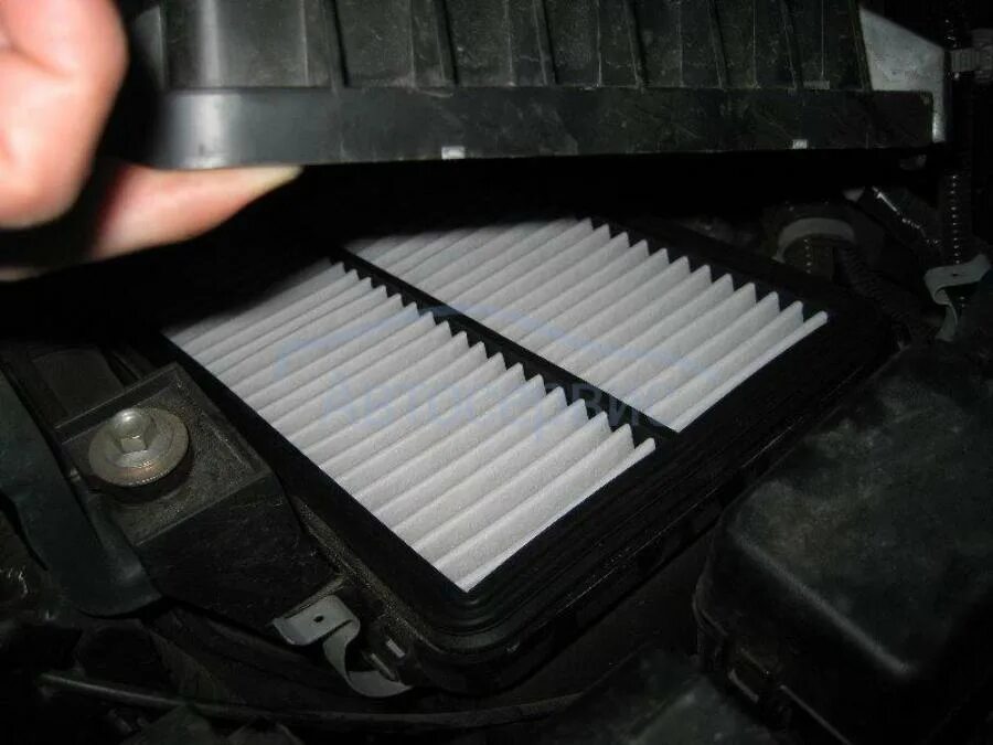 Воздушный фильтр Мазда 6. Фильтр воздушный в мазде 3 2008. Air Filter Replacement Mazda 6. Воздушный фильтр Мазда 3 2012.