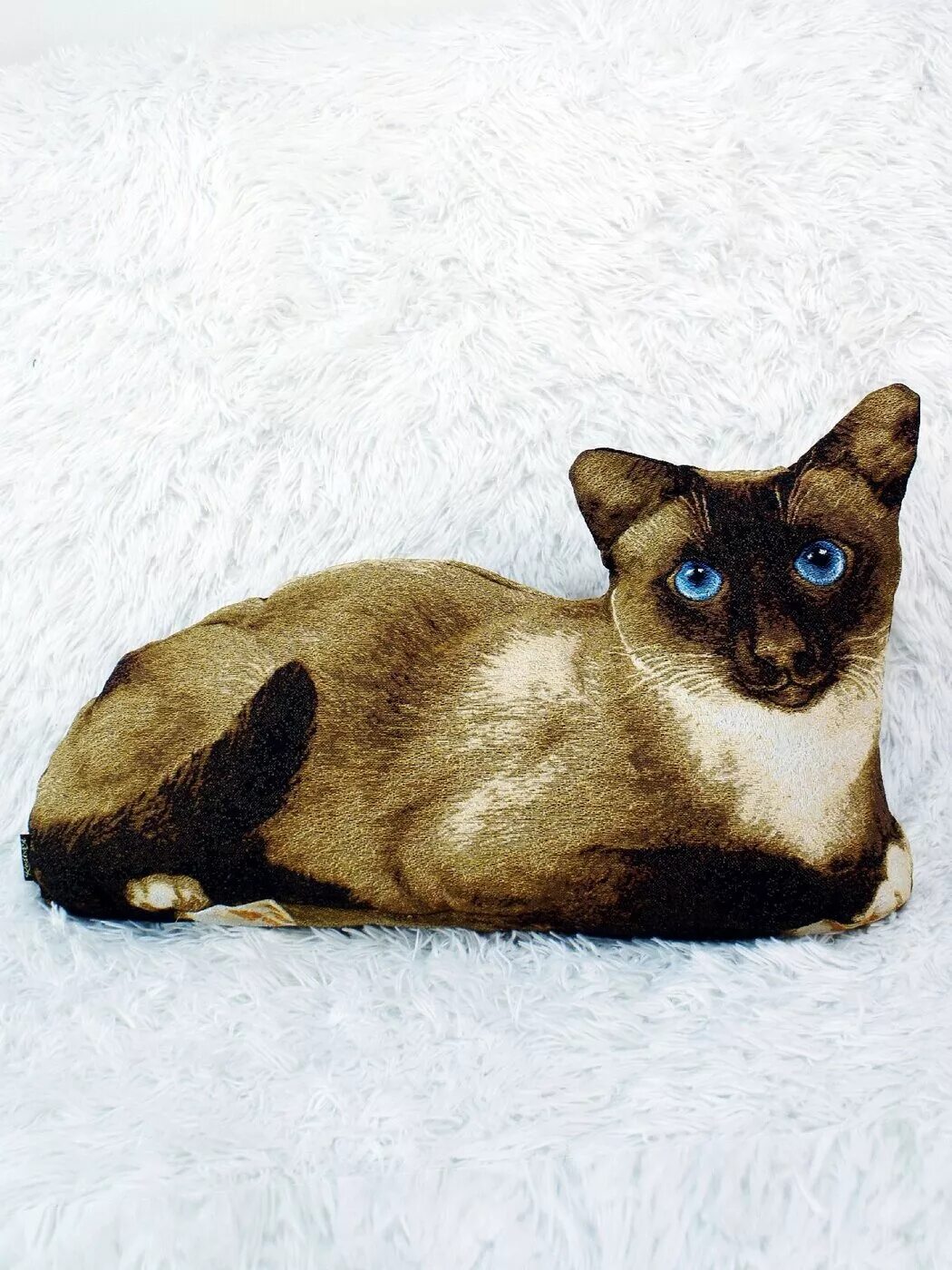 Киара Сиамская кошка. Подушка Сиамская кошка. Сиамская кошка лежит. Подушка в виде сиамской кошки. Сиамская кошка длинная