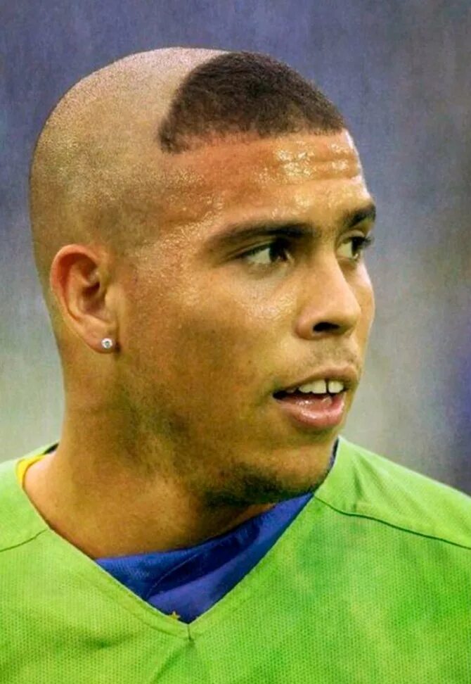 Роналдо зубастик прическа 2002. Прическа роналдо 2002. Роналдо зубастик прическа. Роналдо зубастик 1998. Ronaldo зубастик стрижка.