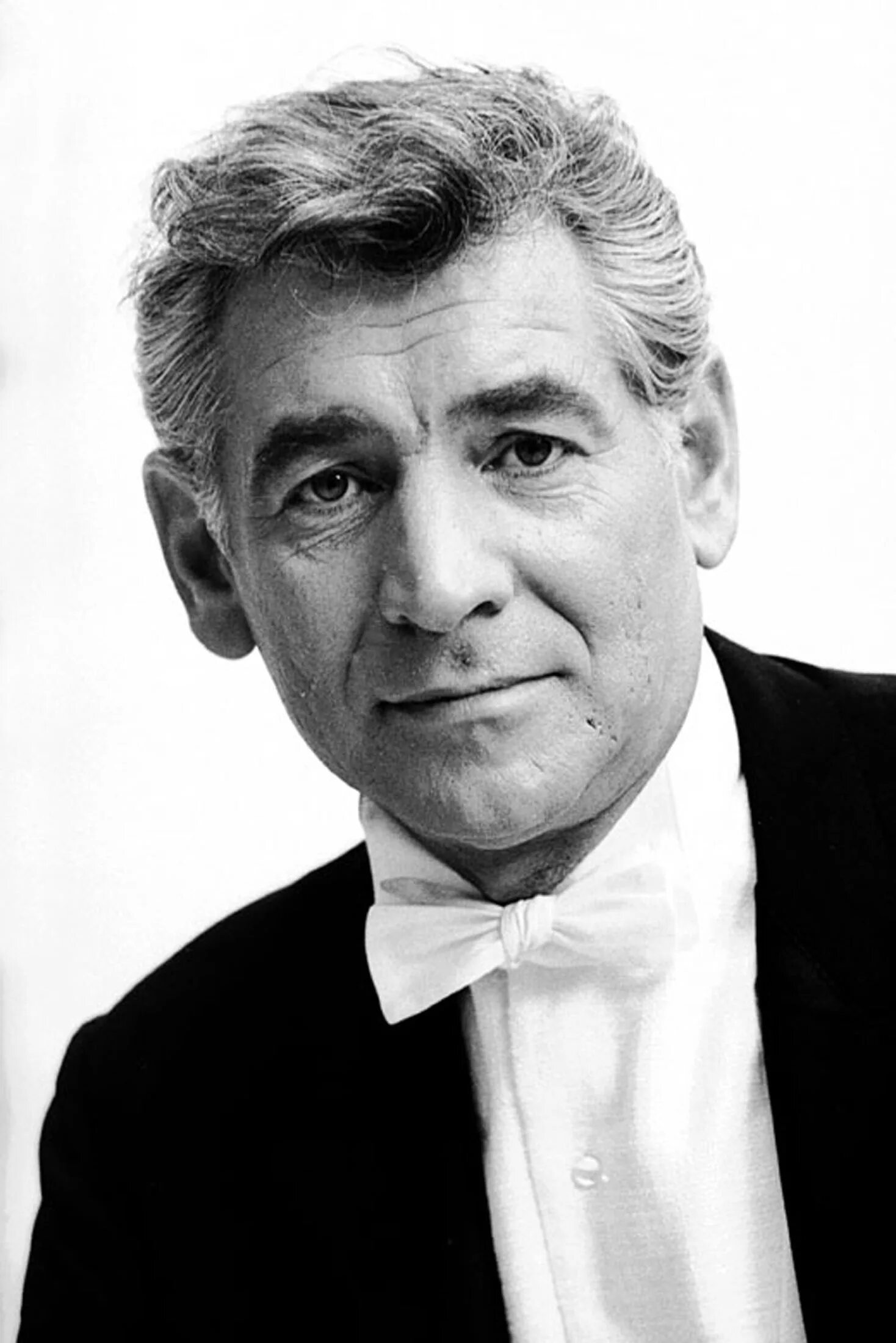 Леонард бернстайн. Леонард бернстайн (leonard bernstein) (1918-1990). Леонард бернстайн (leonard bernstein) (1918-1990). Бернстайн дворжак. Леонард бернстайн дирижирует.