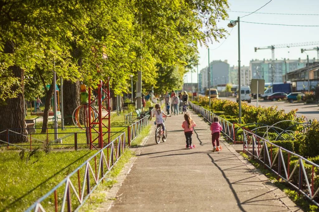 Михайловск Ставропольский край аллея ласточек. Михайловск район Гармония аллея. Аллея Гармония Михайловск Ставропольский край. Аллея ласточек в Михайловске Ставропольского.