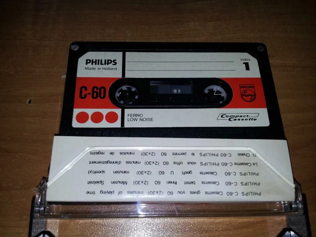 Кассеты филипс. Компакт кассеты Philips. Кассета Philips UCX 90. Аудио кассета Philips Ferro FX. Zenith Low Noise c-60 Cassette.